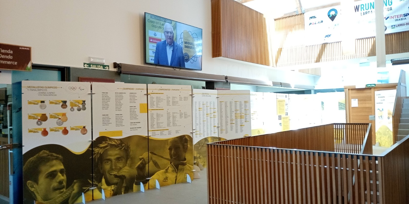 LA EXPOSICI&Oacute;N ITINERANTE DEL 25&ordm; ANIVERSARIO EST&Aacute; EXPUESTA EN LARRA BELAGUA